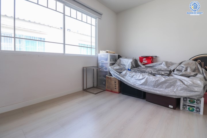 *****ทาวน์เฮ้าส์มือสองย่านนนทบุรี ม.อินดี้ บางใหญ่ คุณภาพระดับแบรนด์ L&H บนเนื้อที่ 18.1 ตร.ว. ฟังก์ชัน 2 ห้องนอน 3 ห้องน้ำ 1 ที่จอดรถ ตกแต่งสไตล์โมเดิร์น เพียง 700 ม.ก็ถึงถ.กาญจนาฯ ใกล้เซ็นทรัลเวสต์เกต และรถไฟฟ้าสายสีม่วง "สถานีตลาดบางใหญ่"